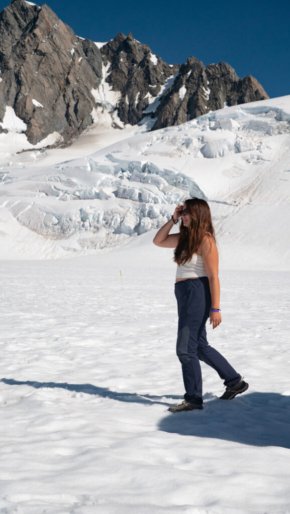 Travel planner en Suisse en exploration lors d’un voyage